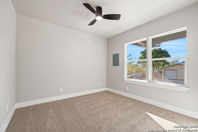 Listing photo id 17 for 123 Sandmeyer St
