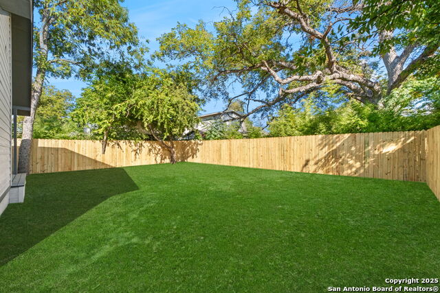 Listing photo id 19 for 123 Sandmeyer St