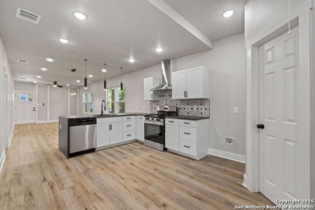 Listing photo id 7 for 123 Sandmeyer St