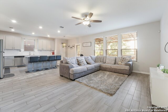 Listing photo id 9 for 1623 Iron Creek