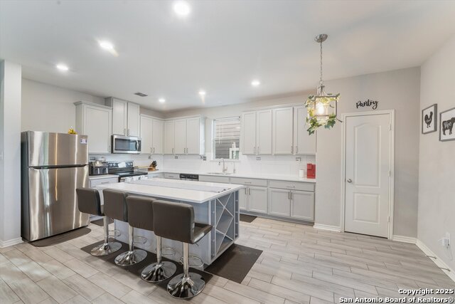 Listing photo id 11 for 1623 Iron Creek