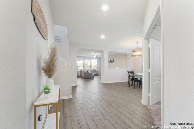 Listing photo id 4 for 1623 Iron Creek