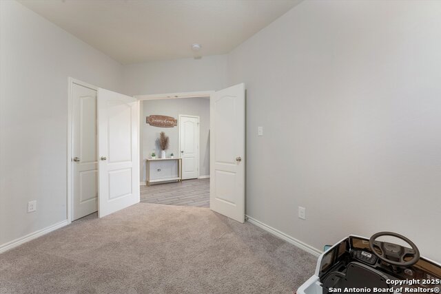 Listing photo id 6 for 1623 Iron Creek