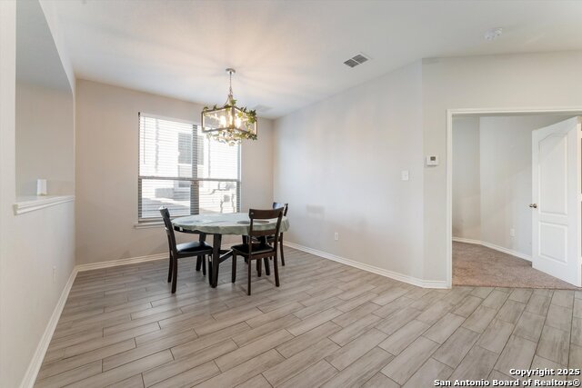 Listing photo id 7 for 1623 Iron Creek