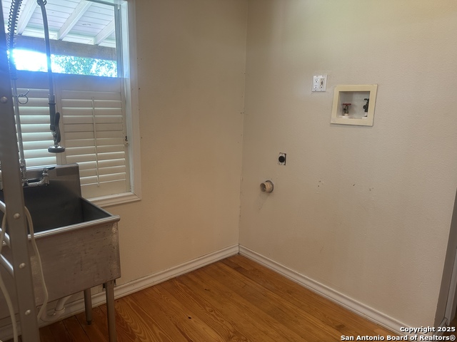 Image 15 of 24 For 148 Robindale W