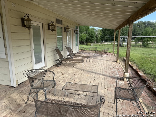 Image 21 of 24 For 148 Robindale W