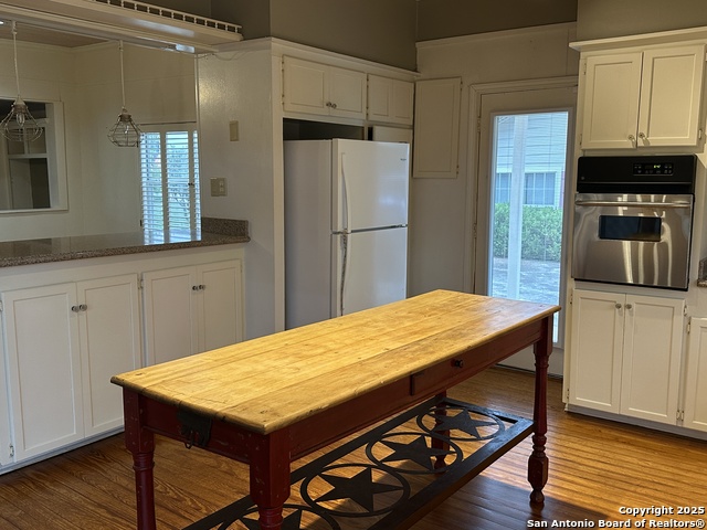 Image 5 of 24 For 148 Robindale W