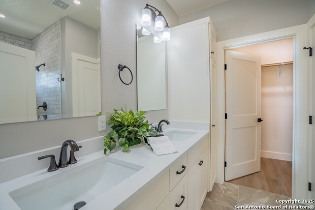 Listing photo id 11 for 1811 Chateau Ln