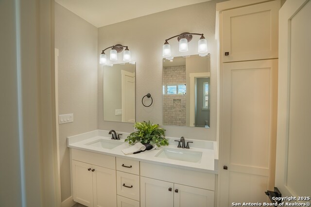 Listing photo id 12 for 1811 Chateau Ln