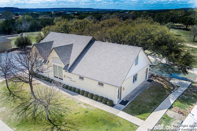 Listing photo id 23 for 1811 Chateau Ln