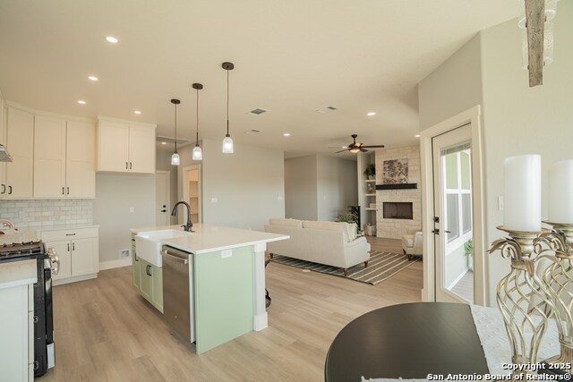 Listing photo id 4 for 1811 Chateau Ln