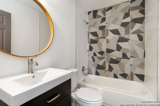 Image 16 of 26 For 2131 Burnet  