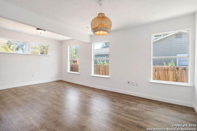 Image 17 of 26 For 2131 Burnet  