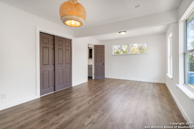 Image 18 of 26 For 2131 Burnet  