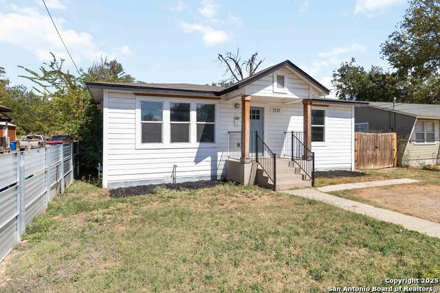 Image 2 of 26 For 2131 Burnet  