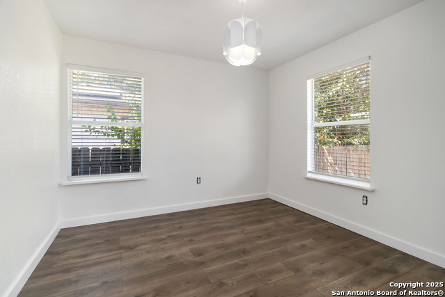 Image 20 of 26 For 2131 Burnet  