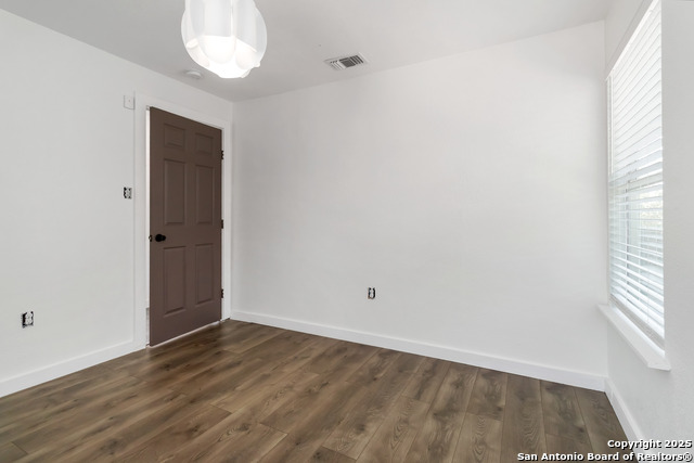 Image 21 of 26 For 2131 Burnet  