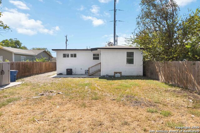 Image 25 of 26 For 2131 Burnet  