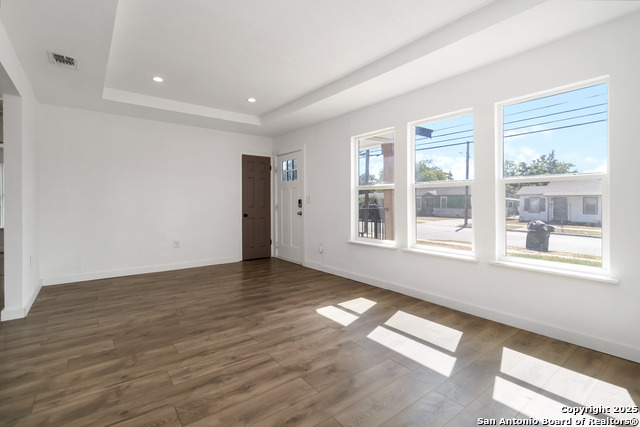 Image 4 of 26 For 2131 Burnet  