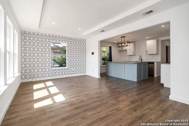 Image 7 of 26 For 2131 Burnet  