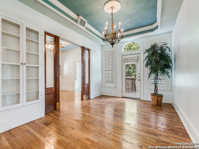 Image 6 of 26 For 228 Woodlawn W