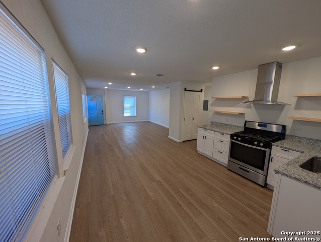 Image 2 of 10 For 26 Vickers