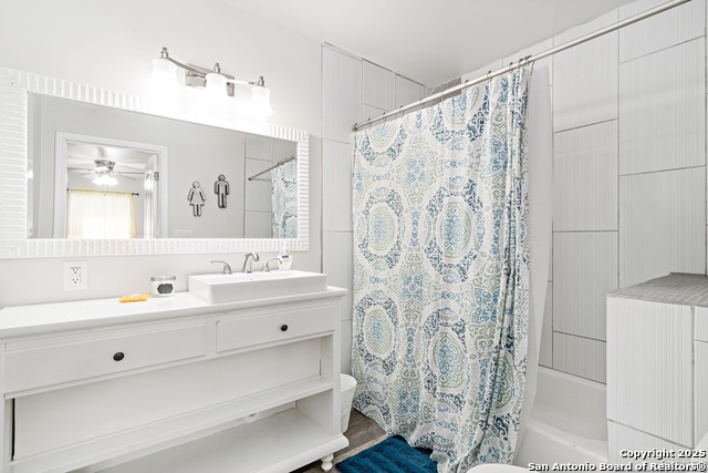 Image 12 of 21 For 226 Bee  