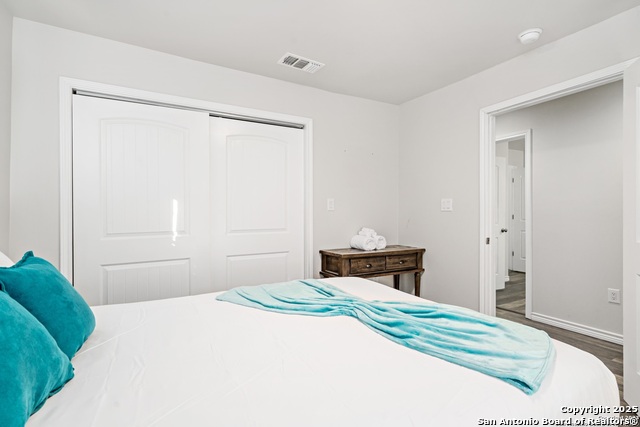 Image 14 of 21 For 226 Bee  