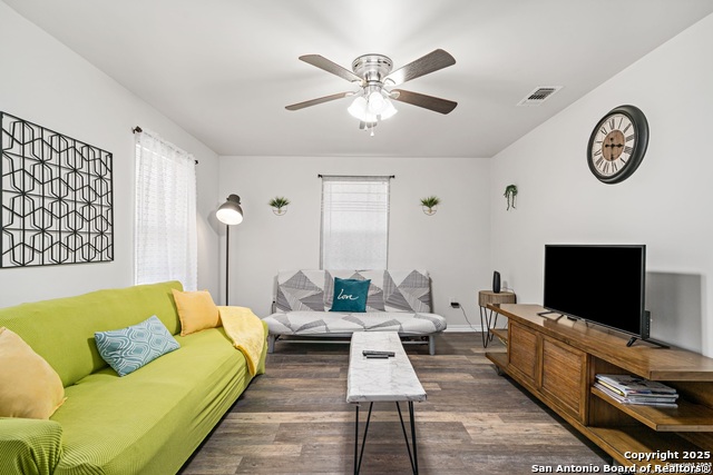 Image 4 of 21 For 226 Bee  