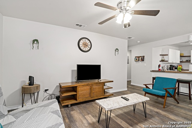 Image 6 of 21 For 226 Bee  