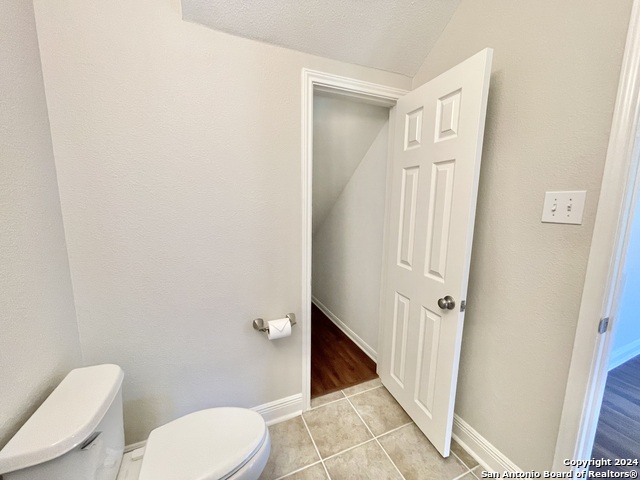 Image 15 of 37 For 18310 Redwood