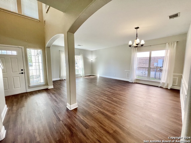 Image 16 of 37 For 18310 Redwood