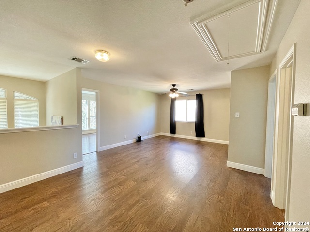 Image 17 of 37 For 18310 Redwood