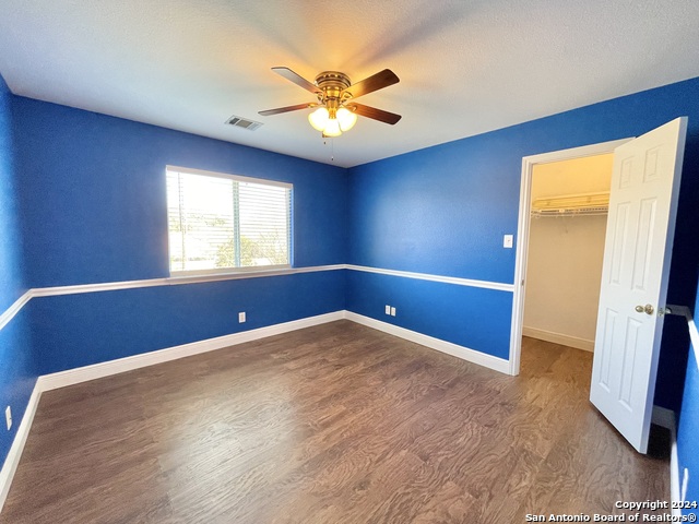 Image 19 of 37 For 18310 Redwood