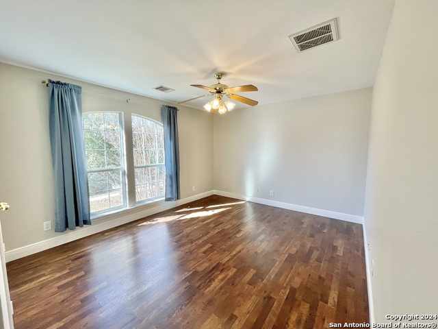 Image 21 of 37 For 18310 Redwood