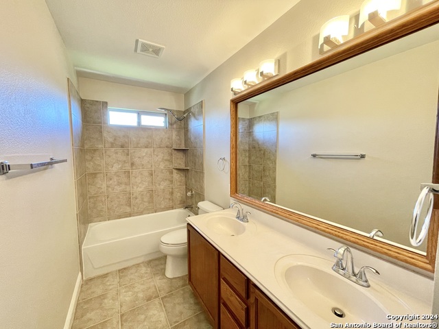 Image 23 of 37 For 18310 Redwood