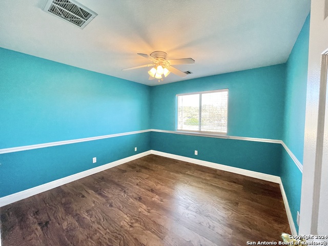 Image 24 of 37 For 18310 Redwood