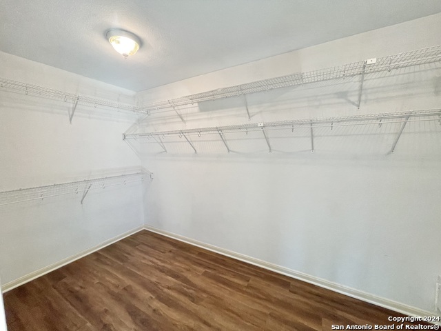 Image 30 of 37 For 18310 Redwood