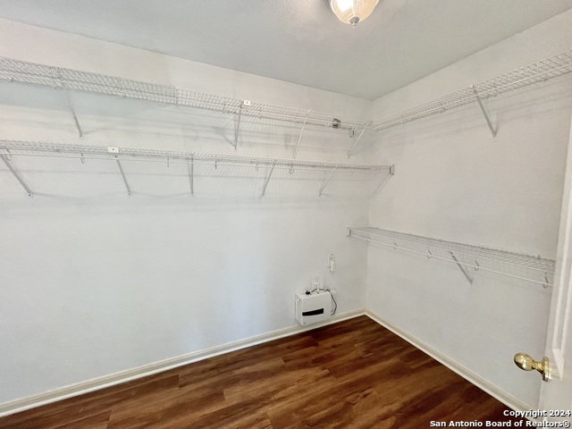 Image 31 of 37 For 18310 Redwood