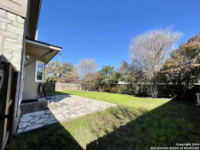 Image 32 of 37 For 18310 Redwood