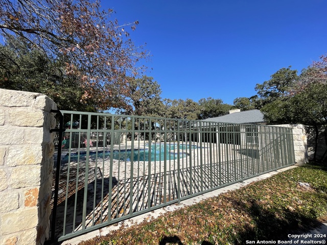 Image 35 of 37 For 18310 Redwood