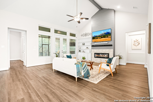 Listing photo id 8 for 571 Englewood Lane