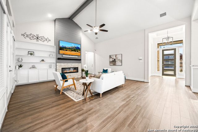 Listing photo id 9 for 571 Englewood Lane