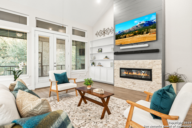 Listing photo id 11 for 571 Englewood Lane