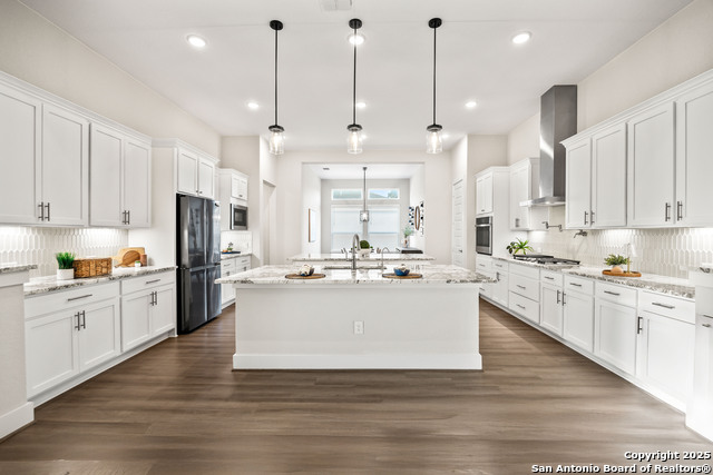 Listing photo id 12 for 571 Englewood Lane