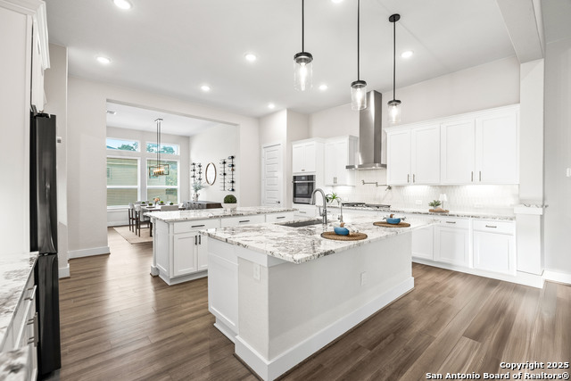 Listing photo id 13 for 571 Englewood Lane