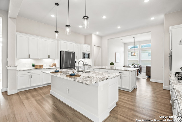 Listing photo id 14 for 571 Englewood Lane