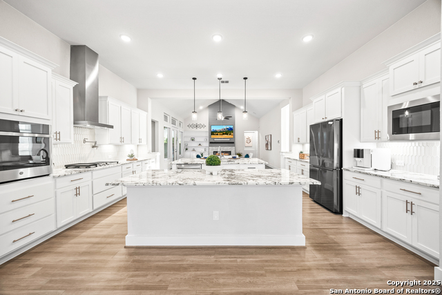 Listing photo id 15 for 571 Englewood Lane