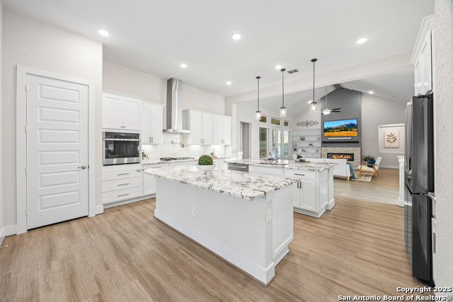 Listing photo id 16 for 571 Englewood Lane