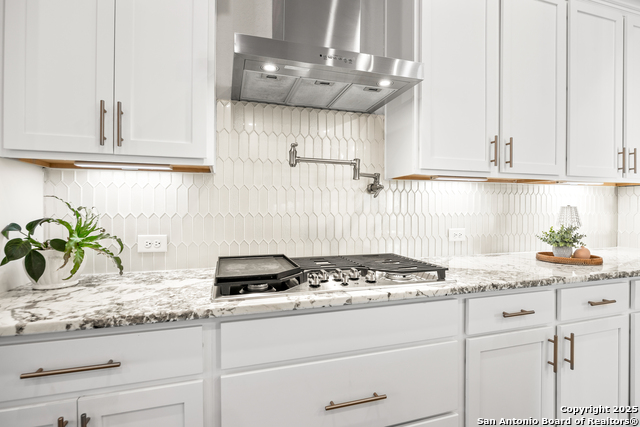 Listing photo id 18 for 571 Englewood Lane